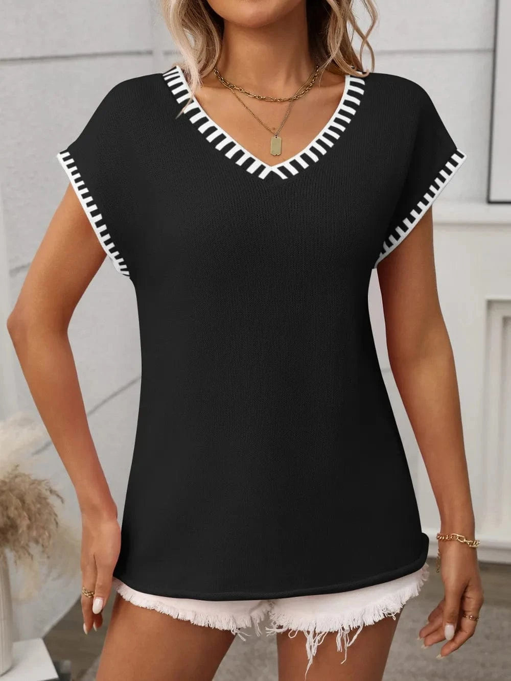Contrast Trim V-Neck Short Sleeve Knit Top everyday essentials