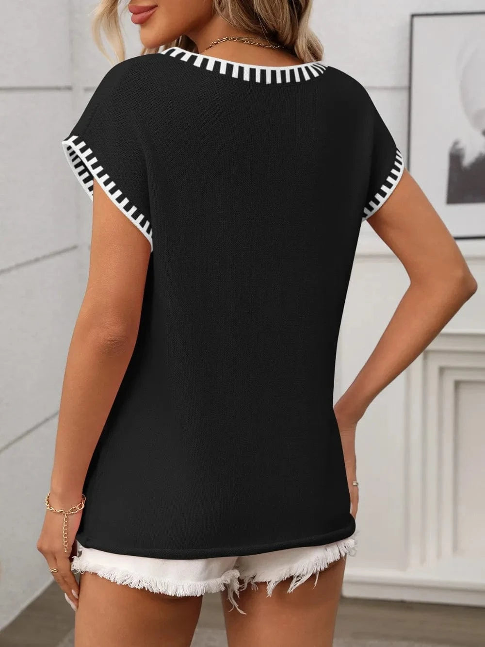 Contrast Trim V-Neck Short Sleeve Knit Top everyday essentials