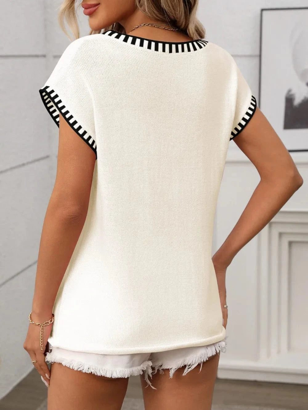 Contrast Trim V-Neck Short Sleeve Knit Top everyday essentials