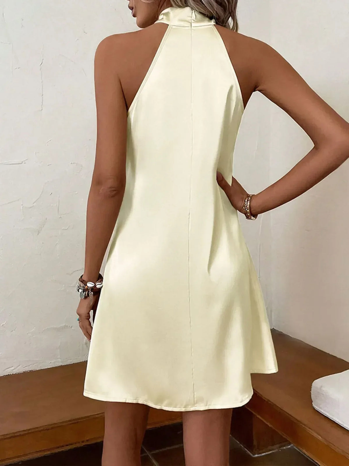 Mini-robe bustier en satin