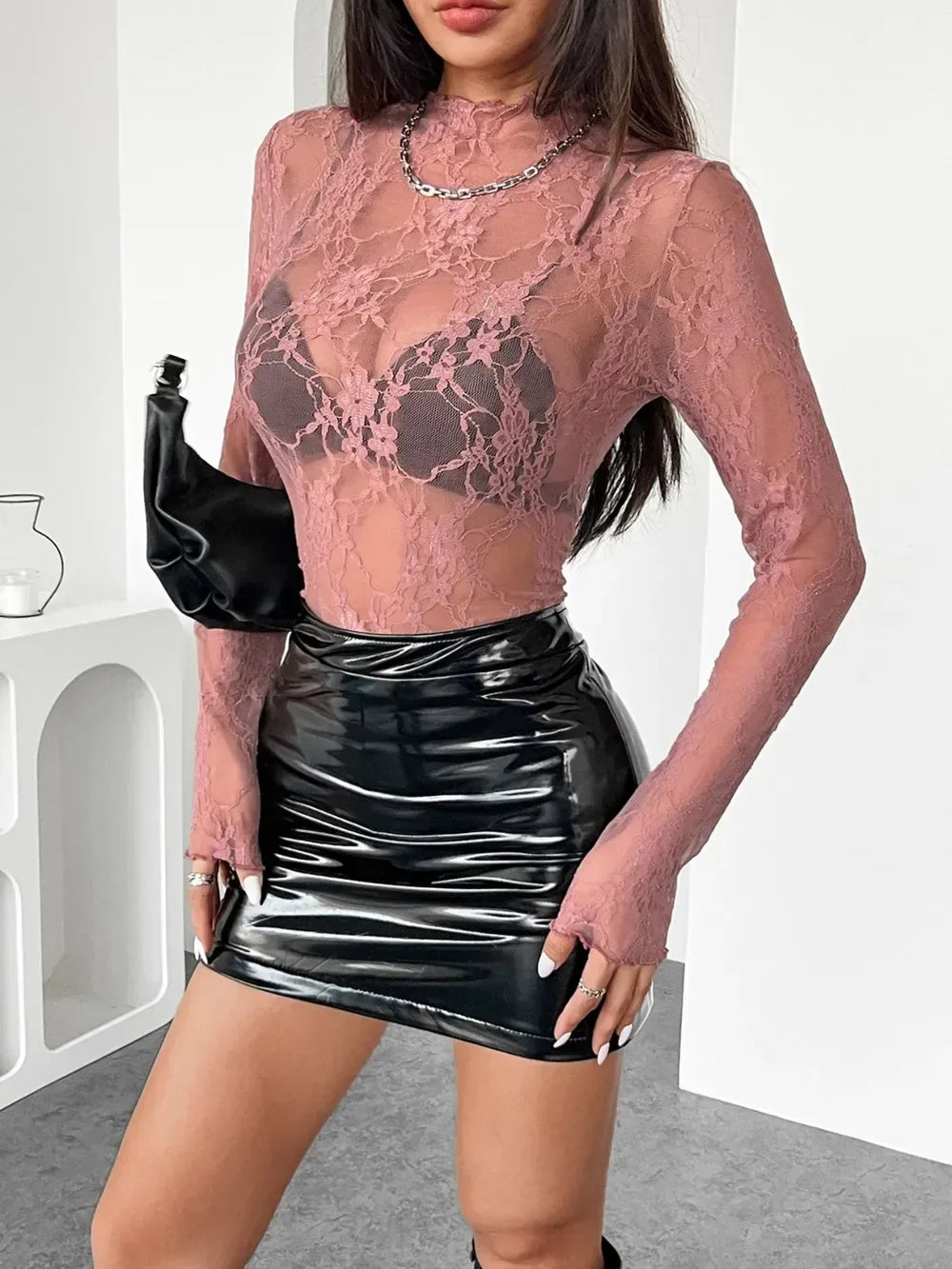 Top in pizzo trasparente