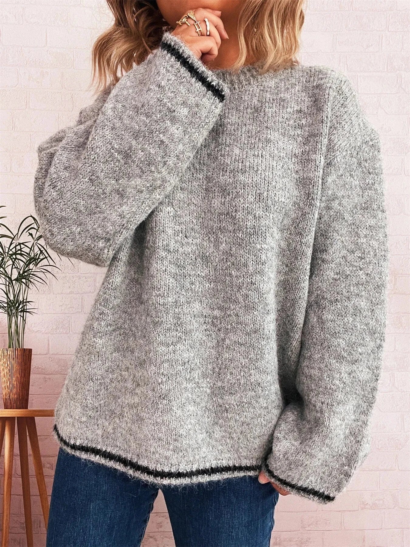 Contrast Trim Round Neck Cozy Sweater Tops and T-Shirts