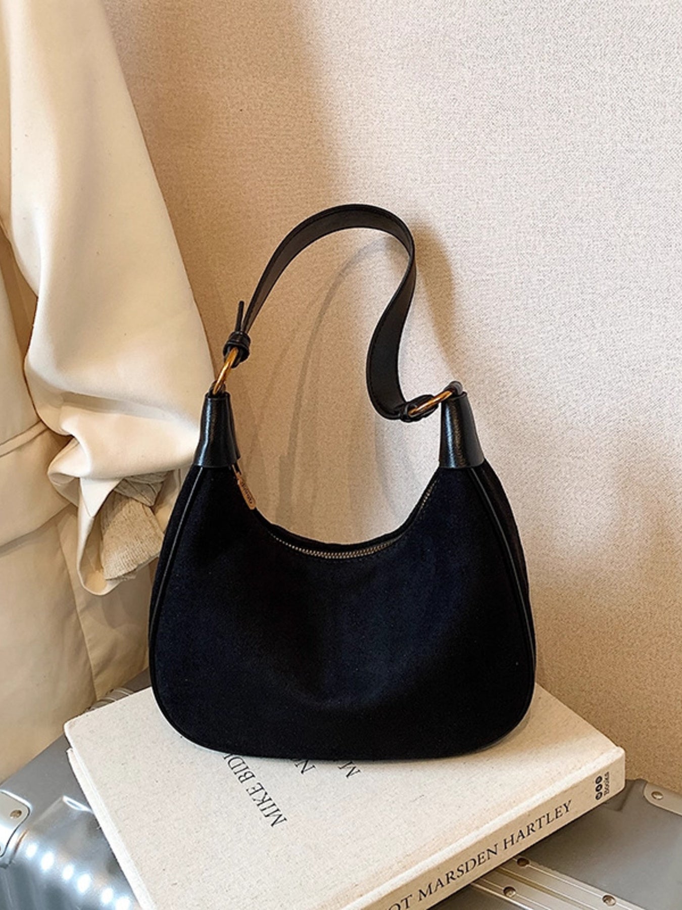 0a3b26fe3fe846b78eb30be99ab5bd2d-Max