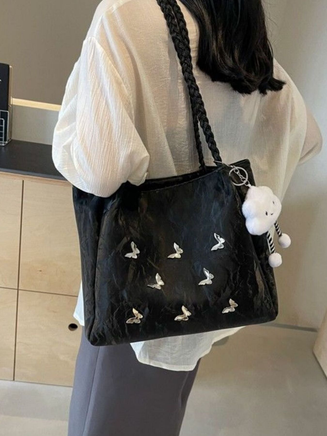 b81e0756-943e-49ec-aff2-1014bd3b2b4c-Max