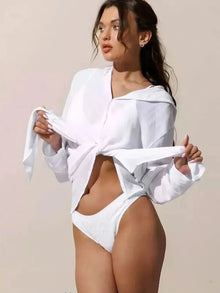 Cache-maillot à capuche boutonné