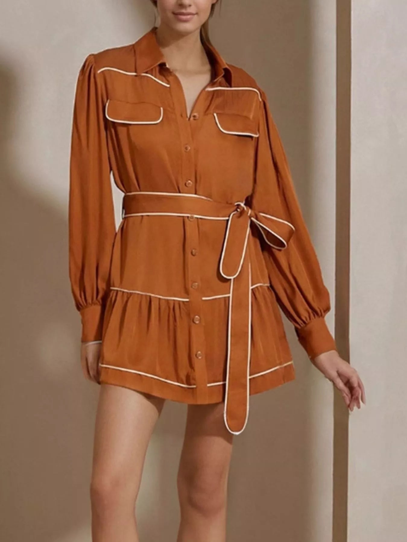Abito camicia a maniche lunghe con bottoni frontali