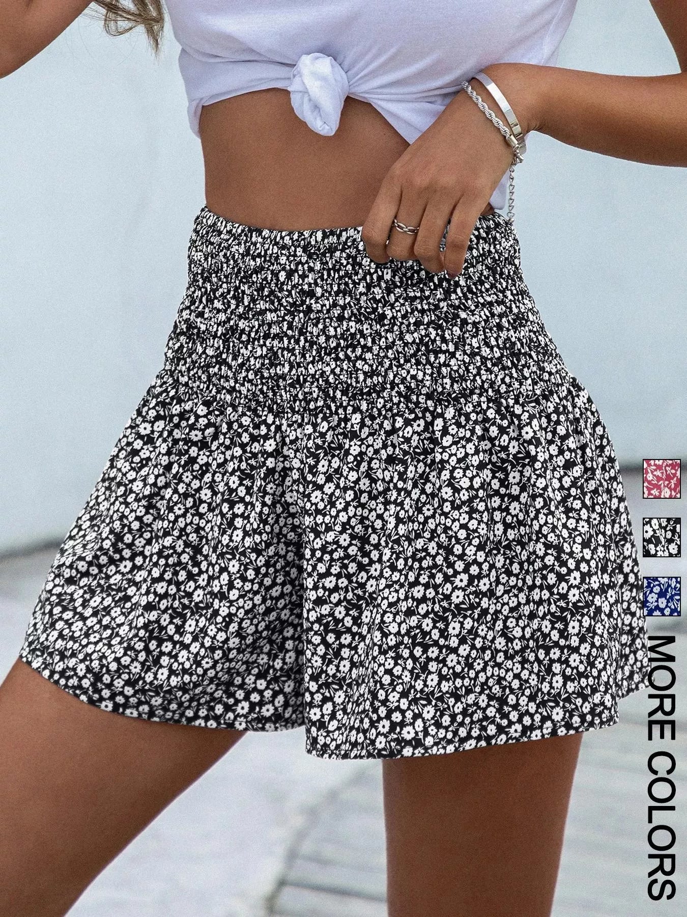 Floral Print Elastic Waist Shorts Black / S