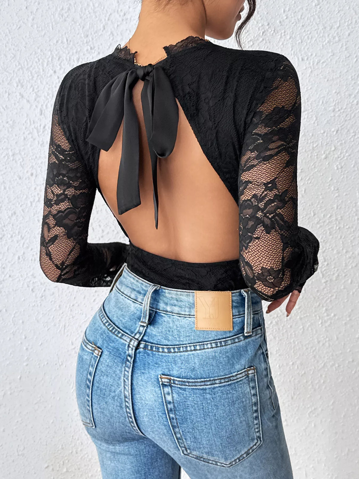 Scalloped V-Neck Lace Long Sleeve Bodysuit