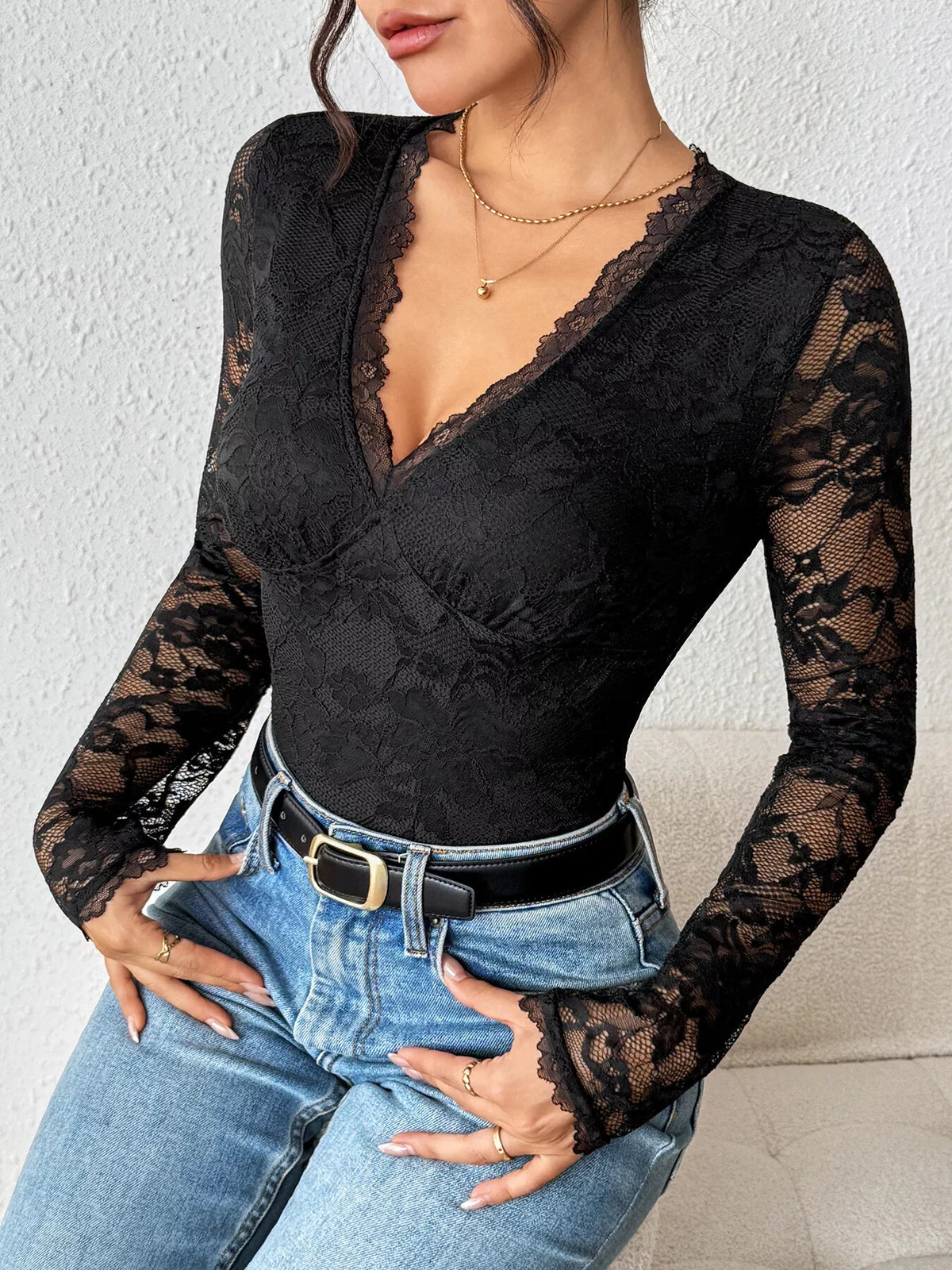 Scalloped V-Neck Lace Long Sleeve Bodysuit