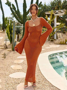 Robe à manches évasées en maille ajourée avec encolure carrée