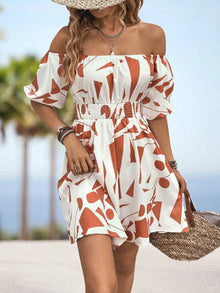 Robe à épaules dénudées et taille smockée