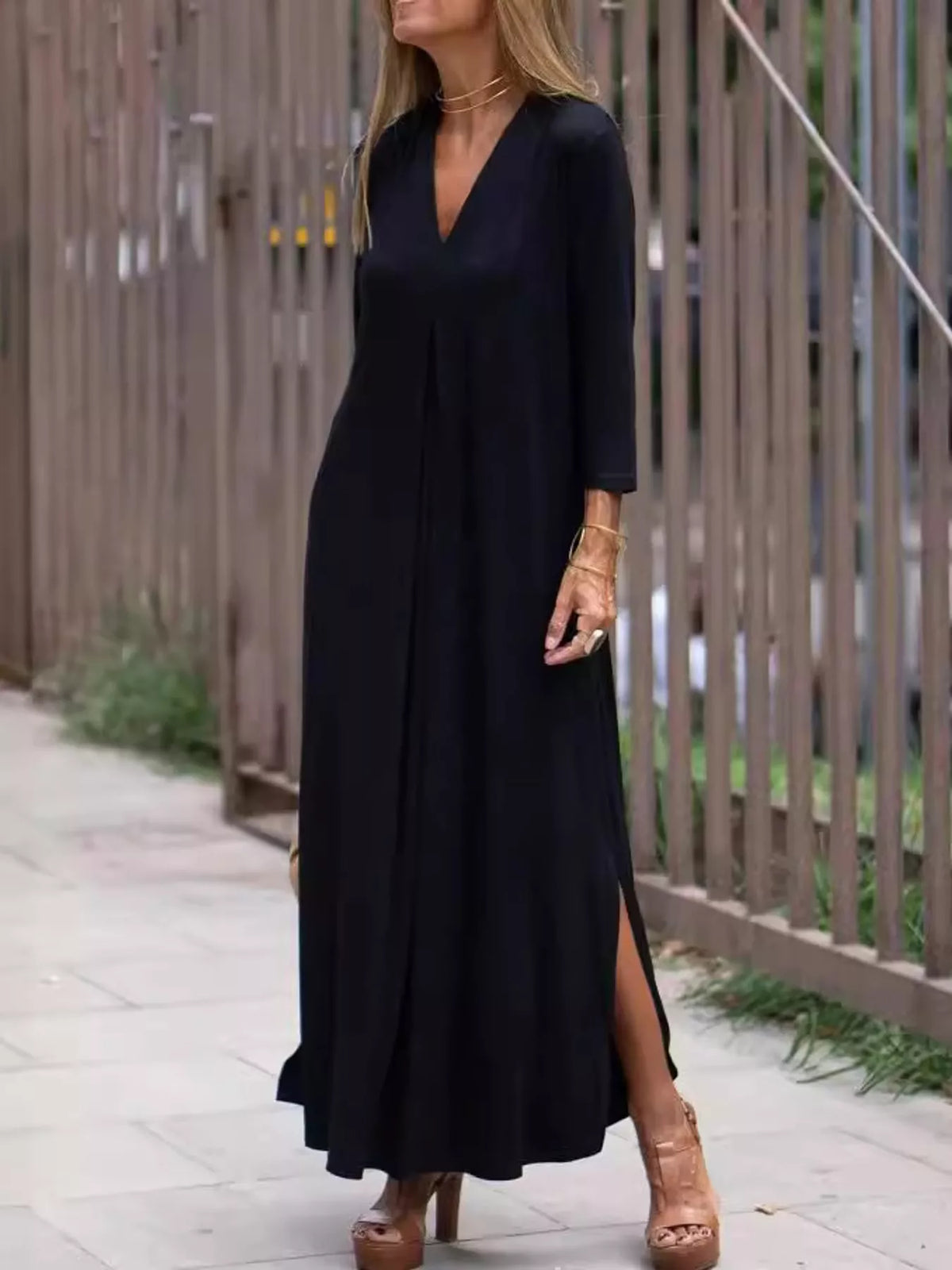 Relaxed V-Neck Long-Sleeve Midi Dress Black / S
