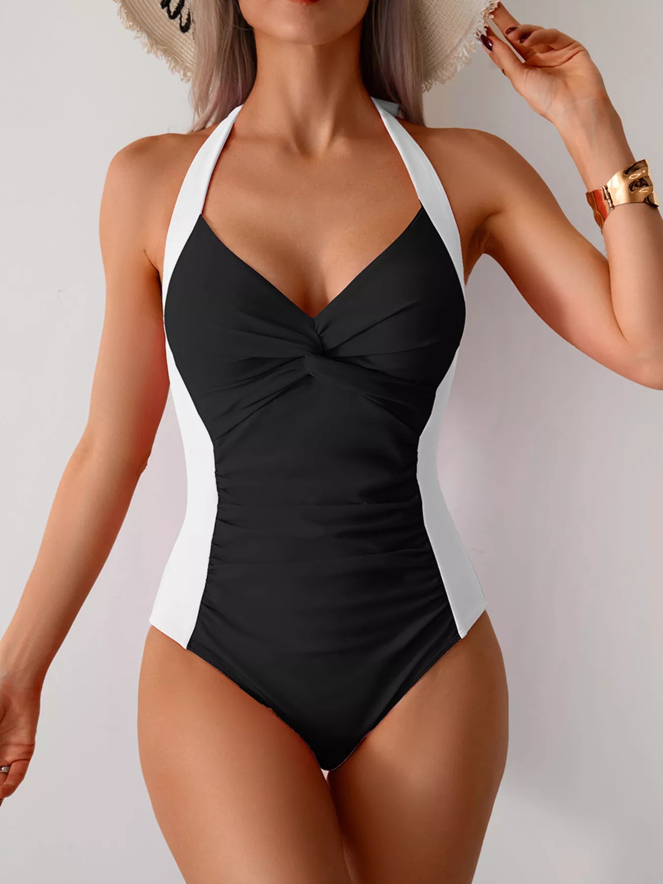 Twisted Front Halter Neck Ruched One-Piece Swimsuit Black+white / S