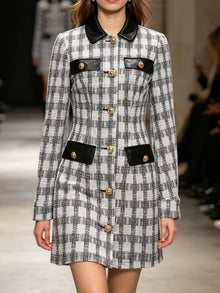 Minidress a quadri stile tweed con bottoni sul davanti